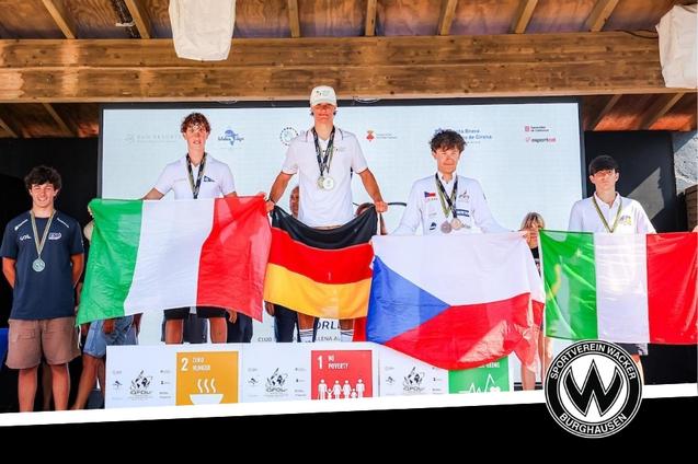Moritz Schleicher erh&auml;lt WM Titel U17  iQFoil Youth