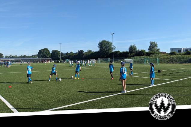 Der SVW kooperiert mit vielen Schulen und Kinderg&auml;rten in Burghausen. Hier: die Johannes Hess Schule mit der Fu&szlig;ball AG