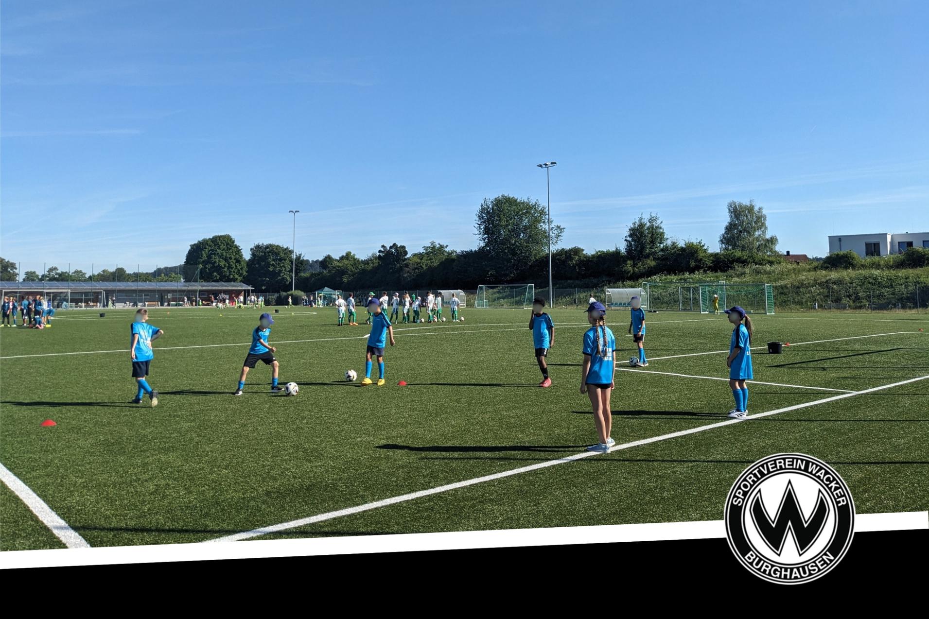 Der SVW kooperiert mit vielen Schulen und Kinderg&auml;rten in Burghausen. Hier: die Johannes Hess Schule mit der Fu&szlig;ball AG