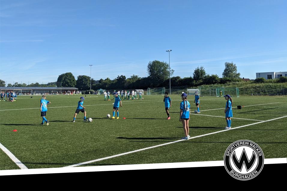 Schulkooperation Der SVW kooperiert mit vielen Schulen und Kindergärten in Burghausen. Hier: die Johannes Hess Schule mit der Fußball AG