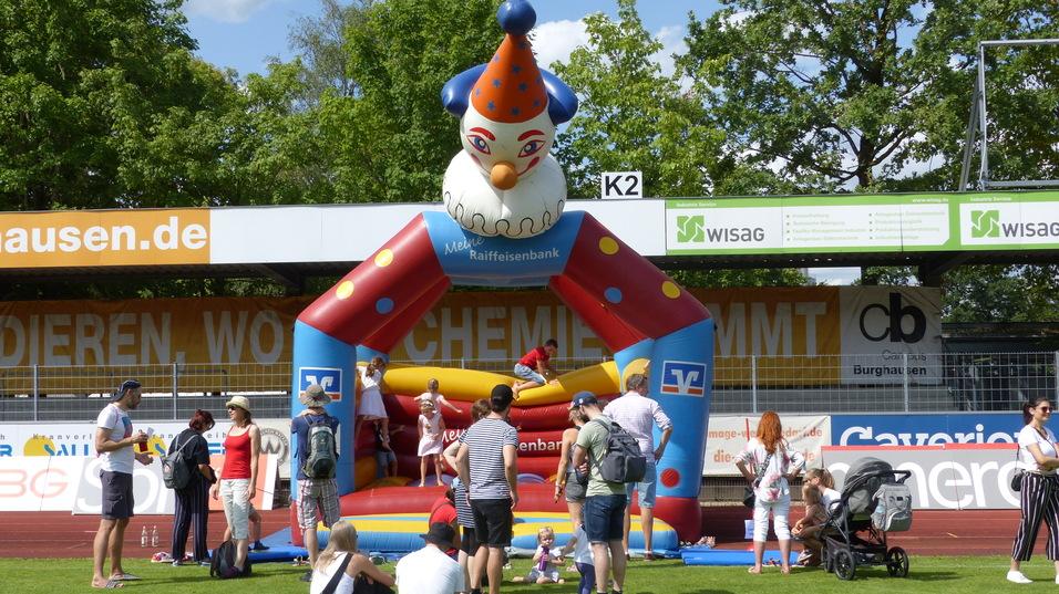 Bild H&uuml;pfburg_Sommerfest2023